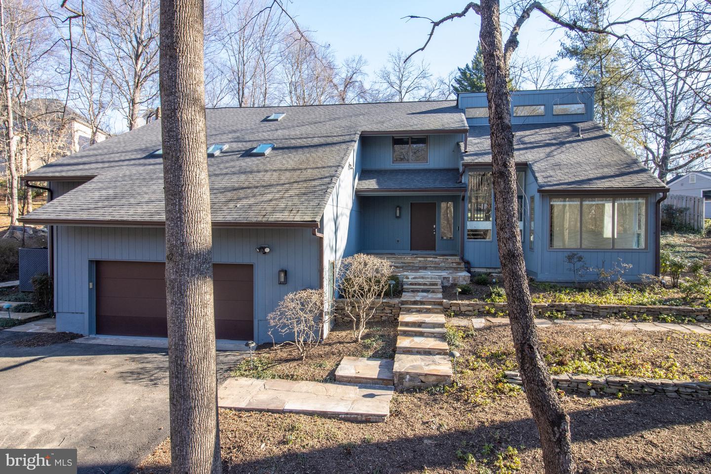 7107 ROXANN RD, ALEXANDRIA, Virginia 22315, 4 Bedrooms Bedrooms, ,4 BathroomsBathrooms,Residential,For sale,7107 ROXANN RD,VAFX2286678 MLS # VAFX2286678