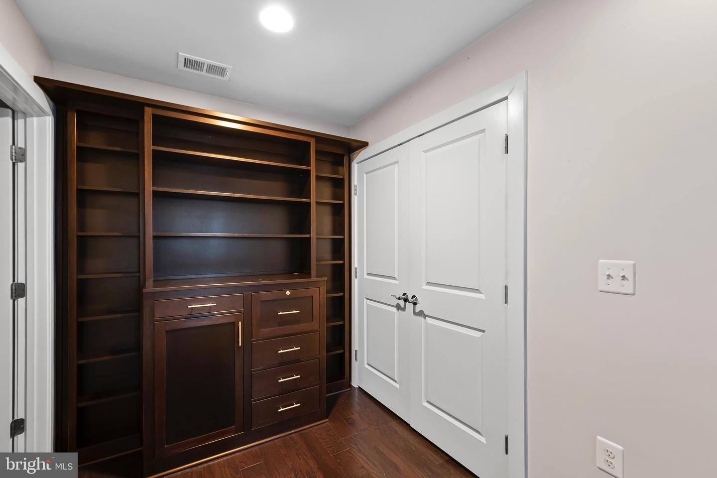 1417 VAN VALKENBURGH LN, ALEXANDRIA, Virginia 22301, 3 Bedrooms Bedrooms, ,4 BathroomsBathrooms,Residential,For sale,1417 VAN VALKENBURGH LN,VAAX2053420 MLS # VAAX2053420 1417 VAN VALKENBURGH LN, ALEXANDRIA, Virginia 22301, 3 Bedrooms Bedrooms, ,4 BathroomsBathrooms,Residential,For sale,1417 VAN VALKENBURGH LN,VAAX2053420 MLS # VAAX2053420