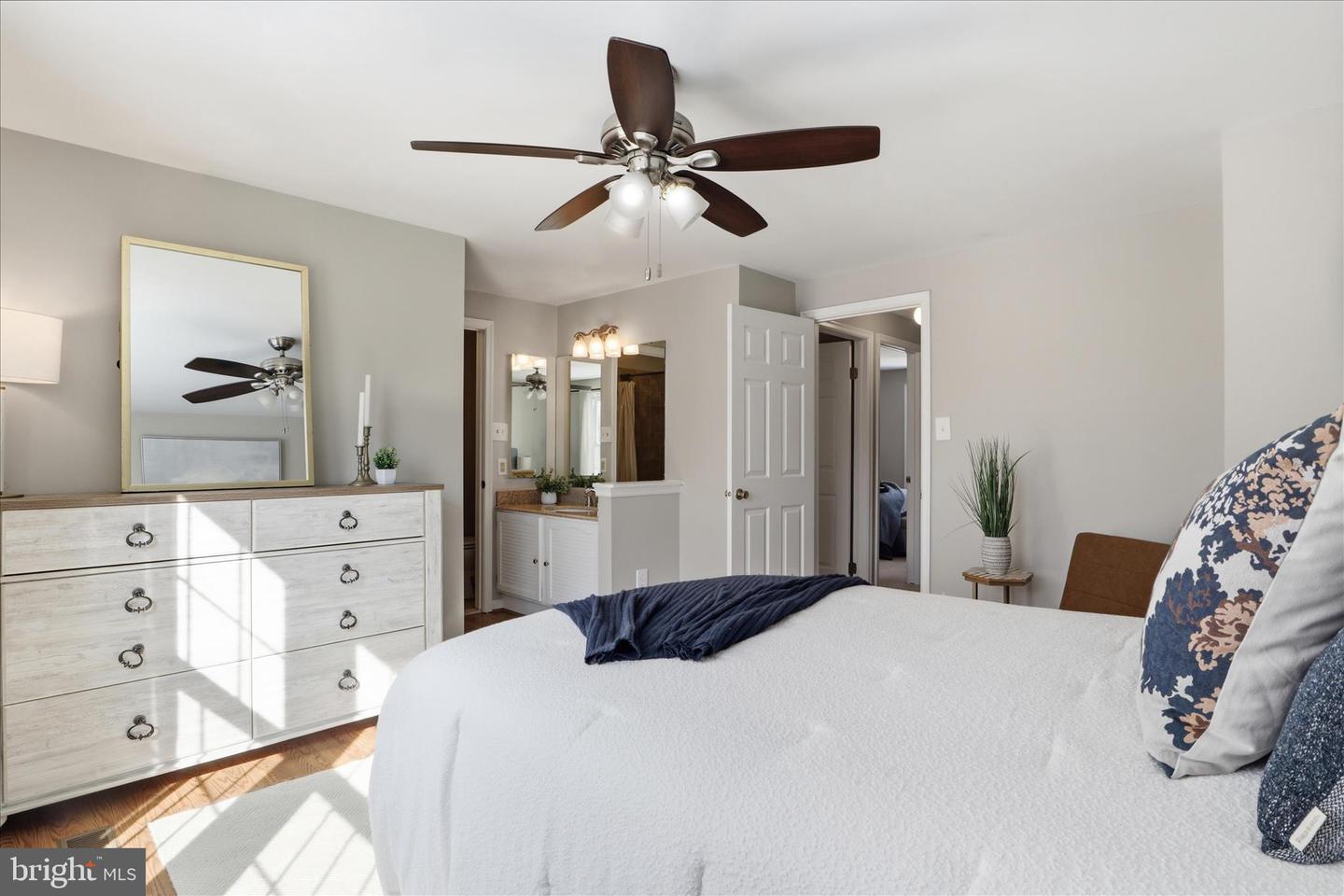 1563 TWISTED OAK DR, RESTON, Virginia 20194, 2 Bedrooms Bedrooms, ,2 BathroomsBathrooms,Residential,For sale,1563 TWISTED OAK DR,VAFX2286732 MLS # VAFX2286732