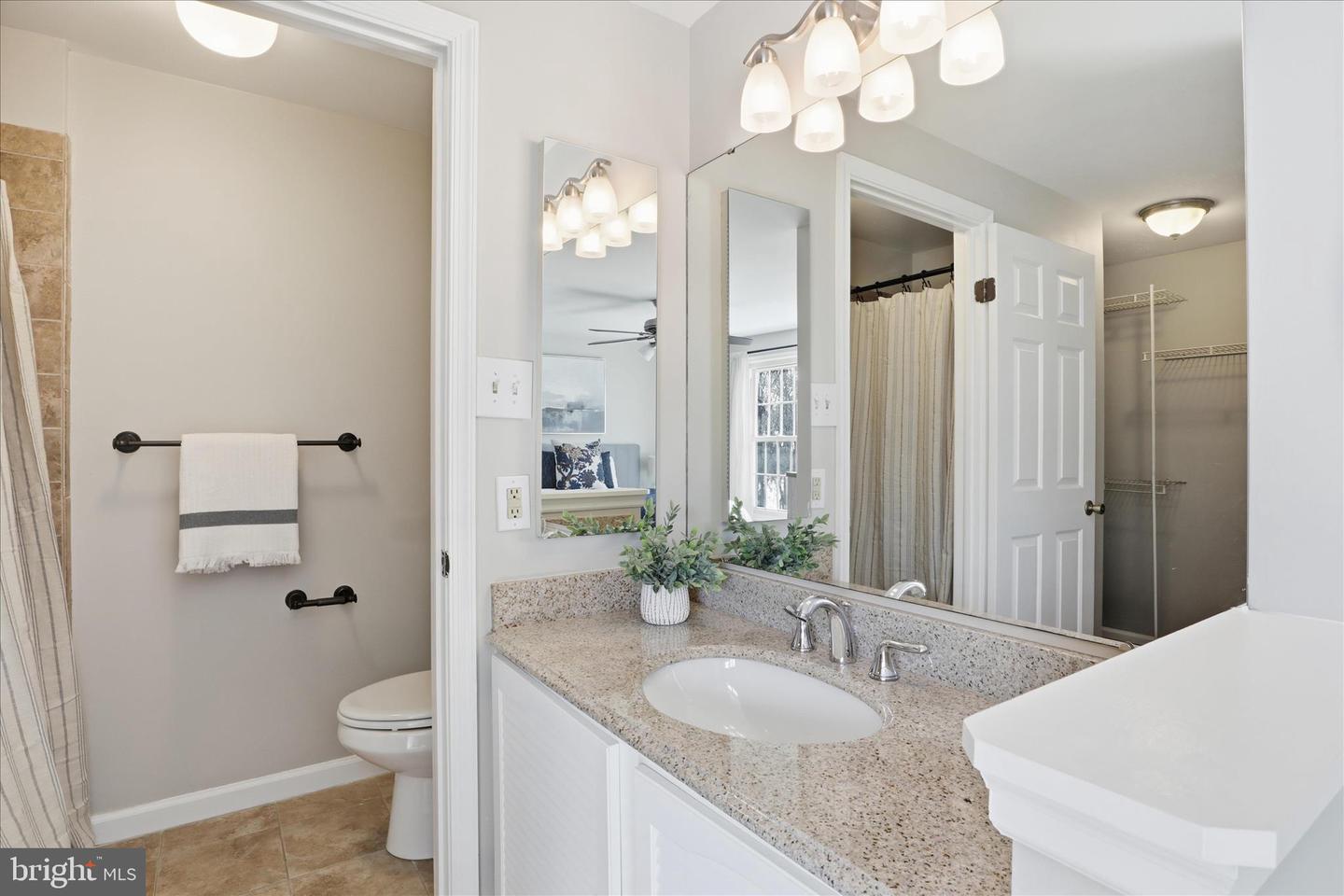 1563 TWISTED OAK DR, RESTON, Virginia 20194, 2 Bedrooms Bedrooms, ,2 BathroomsBathrooms,Residential,For sale,1563 TWISTED OAK DR,VAFX2286732 MLS # VAFX2286732