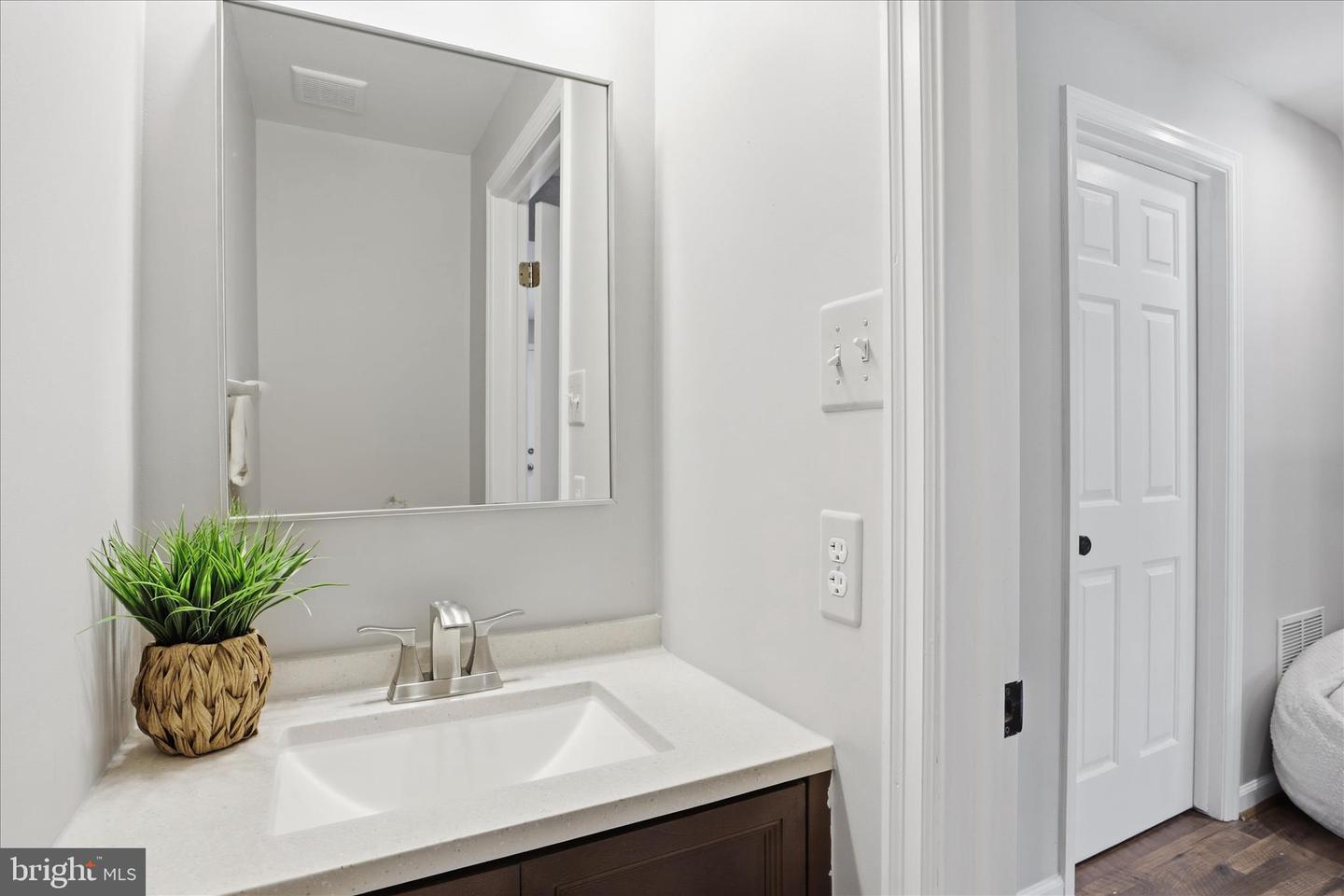 1563 TWISTED OAK DR, RESTON, Virginia 20194, 2 Bedrooms Bedrooms, ,2 BathroomsBathrooms,Residential,For sale,1563 TWISTED OAK DR,VAFX2286732 MLS # VAFX2286732