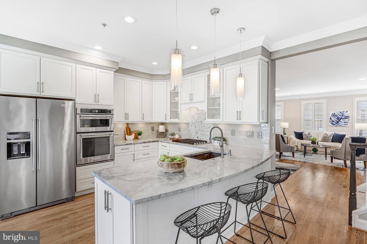 17 ALEXANDER ST, ALEXANDRIA, Virginia 22314, 3 Bedrooms Bedrooms, ,3 BathroomsBathrooms,Residential,For sale,17 ALEXANDER ST,VAAX2053368 MLS # VAAX2053368