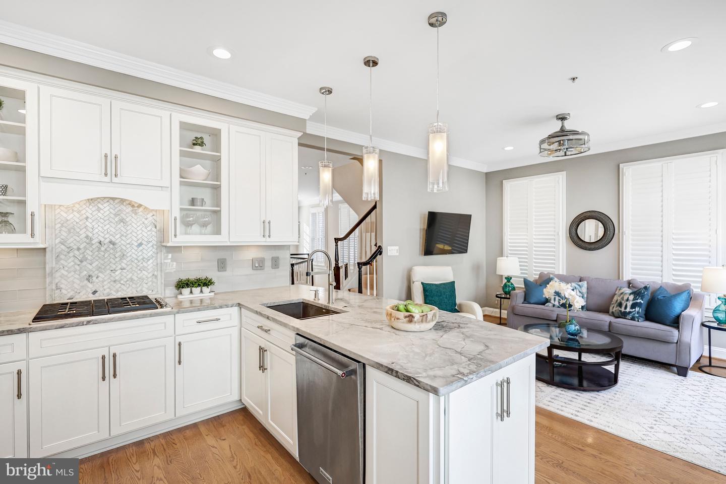 17 ALEXANDER ST, ALEXANDRIA, Virginia 22314, 3 Bedrooms Bedrooms, ,3 BathroomsBathrooms,Residential,For sale,17 ALEXANDER ST,VAAX2053368 MLS # VAAX2053368