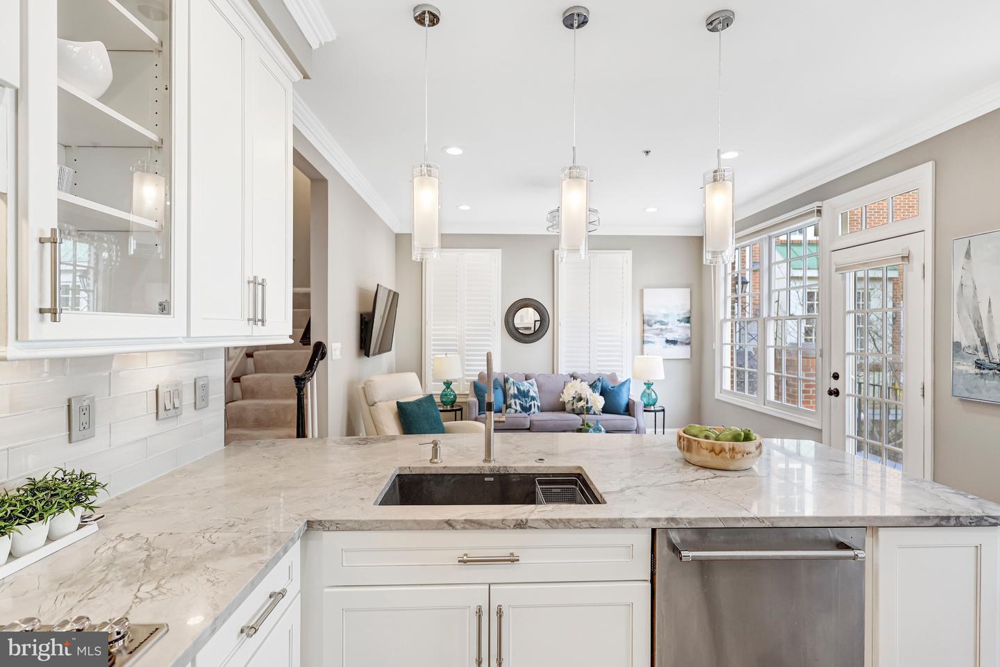 17 ALEXANDER ST, ALEXANDRIA, Virginia 22314, 3 Bedrooms Bedrooms, ,3 BathroomsBathrooms,Residential,For sale,17 ALEXANDER ST,VAAX2053368 MLS # VAAX2053368