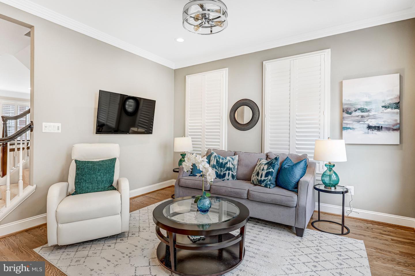 17 ALEXANDER ST, ALEXANDRIA, Virginia 22314, 3 Bedrooms Bedrooms, ,3 BathroomsBathrooms,Residential,For sale,17 ALEXANDER ST,VAAX2053368 MLS # VAAX2053368