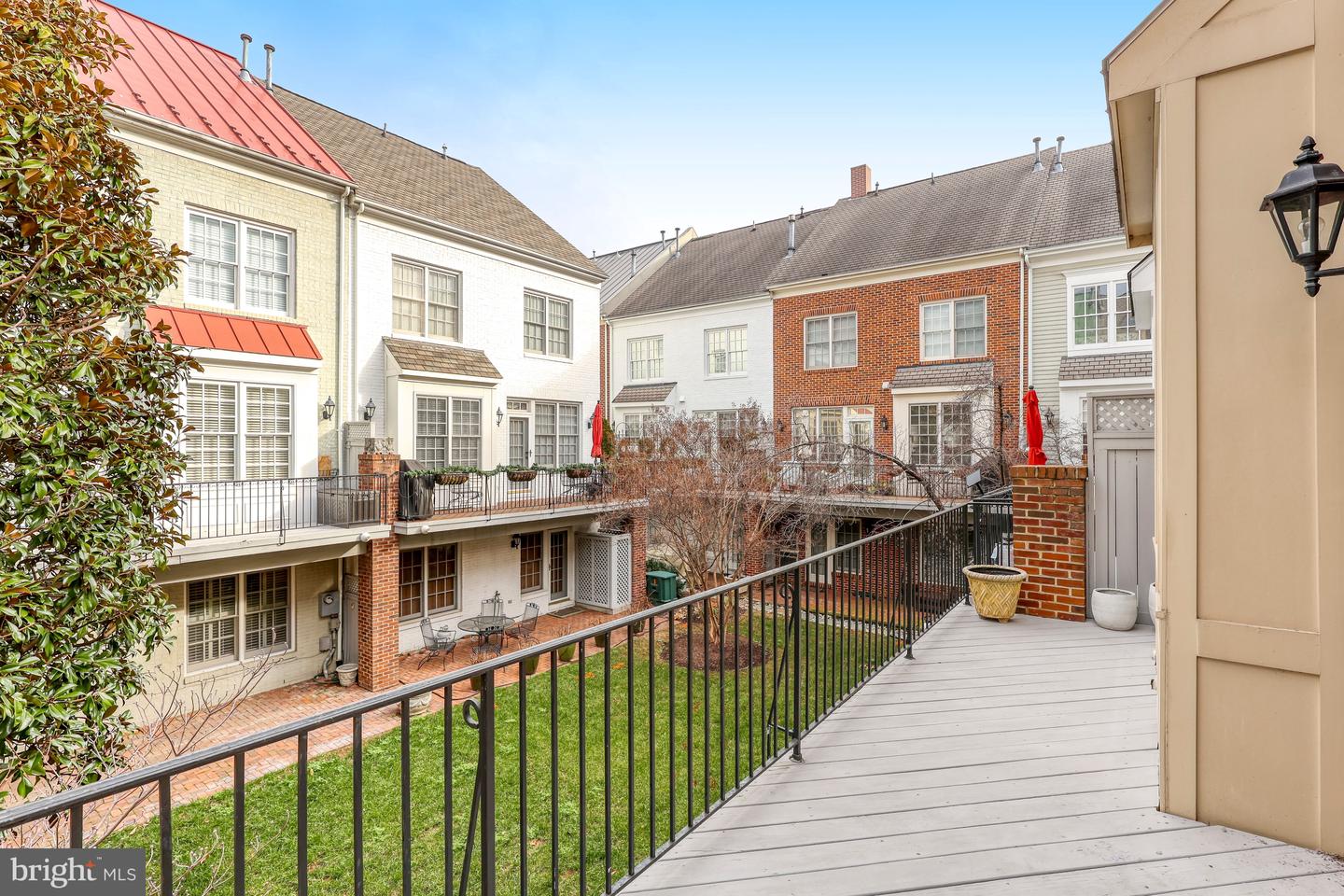 17 ALEXANDER ST, ALEXANDRIA, Virginia 22314, 3 Bedrooms Bedrooms, ,3 BathroomsBathrooms,Residential,For sale,17 ALEXANDER ST,VAAX2053368 MLS # VAAX2053368