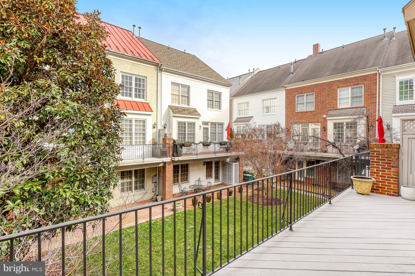 17 ALEXANDER ST, ALEXANDRIA, Virginia 22314, 3 Bedrooms Bedrooms, ,3 BathroomsBathrooms,Residential,For sale,17 ALEXANDER ST,VAAX2053368 MLS # VAAX2053368