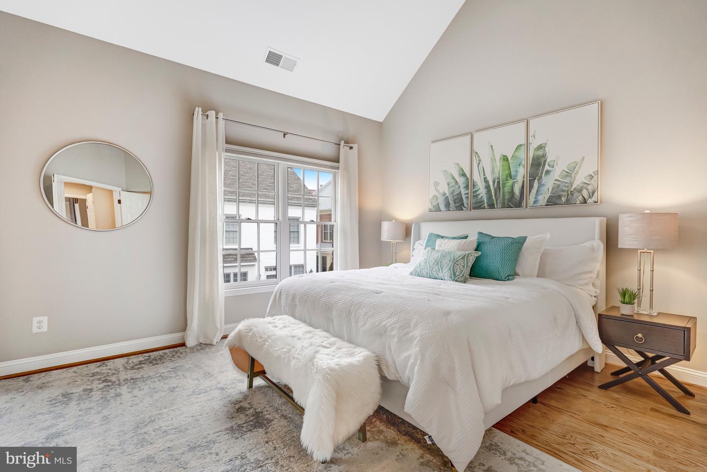 17 ALEXANDER ST, ALEXANDRIA, Virginia 22314, 3 Bedrooms Bedrooms, ,3 BathroomsBathrooms,Residential,For sale,17 ALEXANDER ST,VAAX2053368 MLS # VAAX2053368