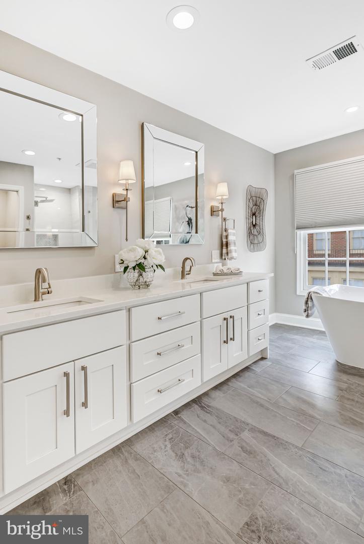 17 ALEXANDER ST, ALEXANDRIA, Virginia 22314, 3 Bedrooms Bedrooms, ,3 BathroomsBathrooms,Residential,For sale,17 ALEXANDER ST,VAAX2053368 MLS # VAAX2053368