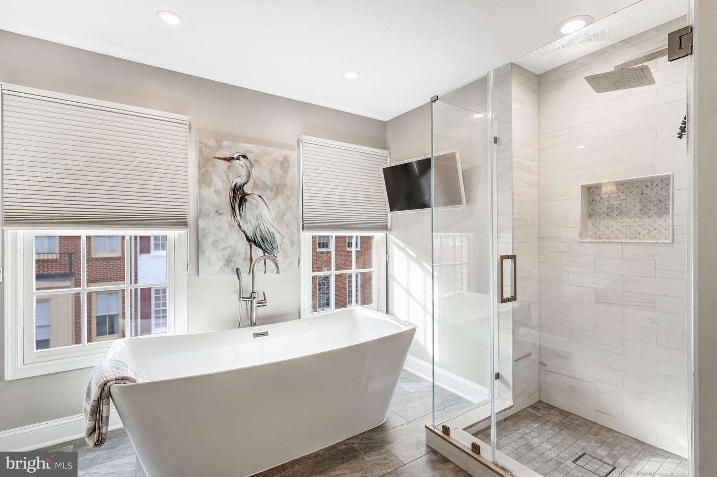 17 ALEXANDER ST, ALEXANDRIA, Virginia 22314, 3 Bedrooms Bedrooms, ,3 BathroomsBathrooms,Residential,For sale,17 ALEXANDER ST,VAAX2053368 MLS # VAAX2053368