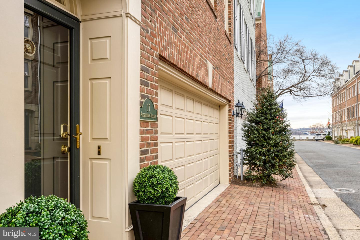 17 ALEXANDER ST, ALEXANDRIA, Virginia 22314, 3 Bedrooms Bedrooms, ,3 BathroomsBathrooms,Residential,For sale,17 ALEXANDER ST,VAAX2053368 MLS # VAAX2053368