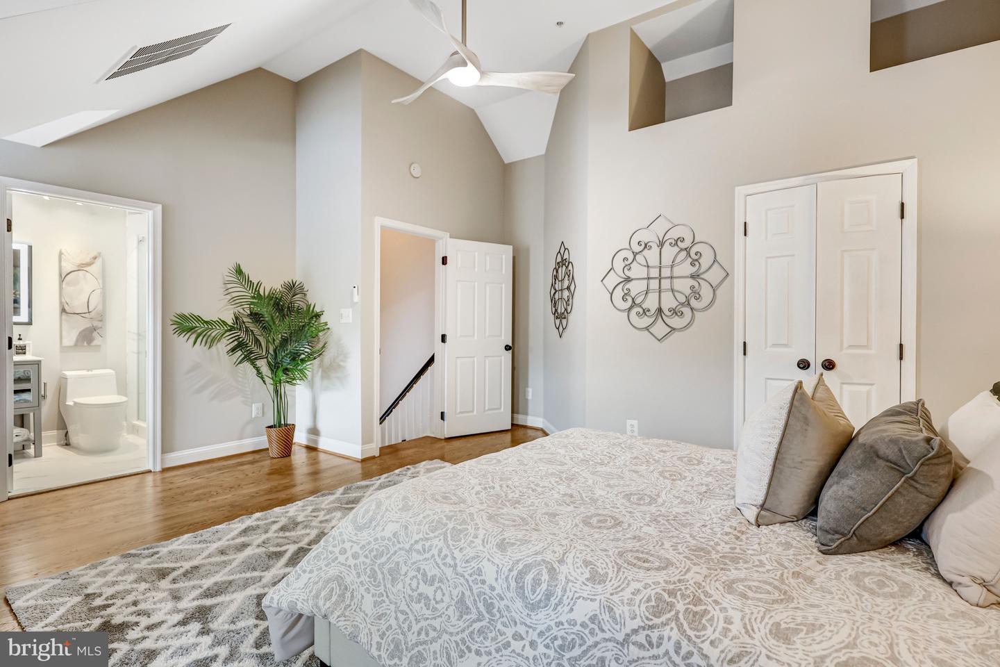 17 ALEXANDER ST, ALEXANDRIA, Virginia 22314, 3 Bedrooms Bedrooms, ,3 BathroomsBathrooms,Residential,For sale,17 ALEXANDER ST,VAAX2053368 MLS # VAAX2053368