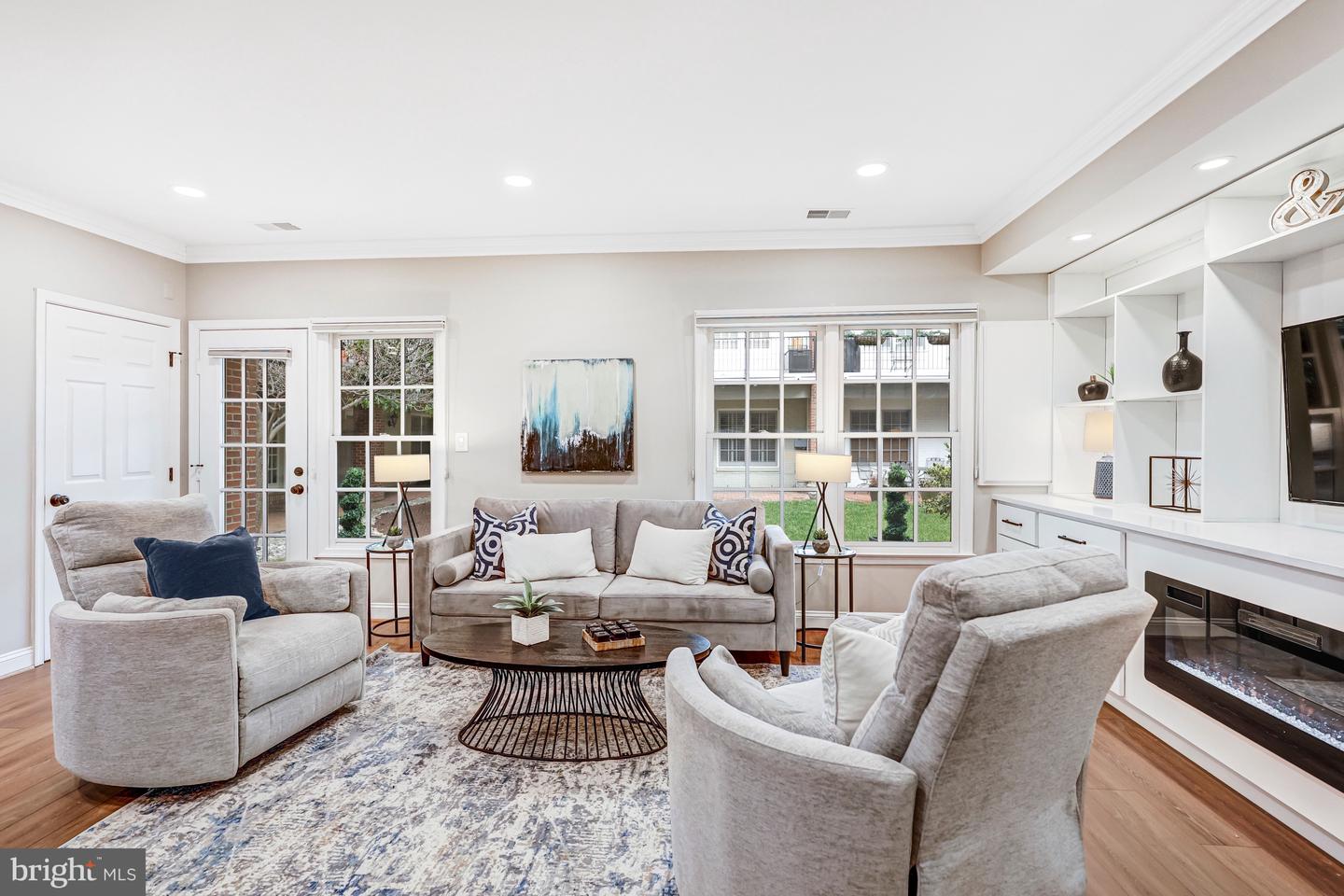 17 ALEXANDER ST, ALEXANDRIA, Virginia 22314, 3 Bedrooms Bedrooms, ,3 BathroomsBathrooms,Residential,For sale,17 ALEXANDER ST,VAAX2053368 MLS # VAAX2053368