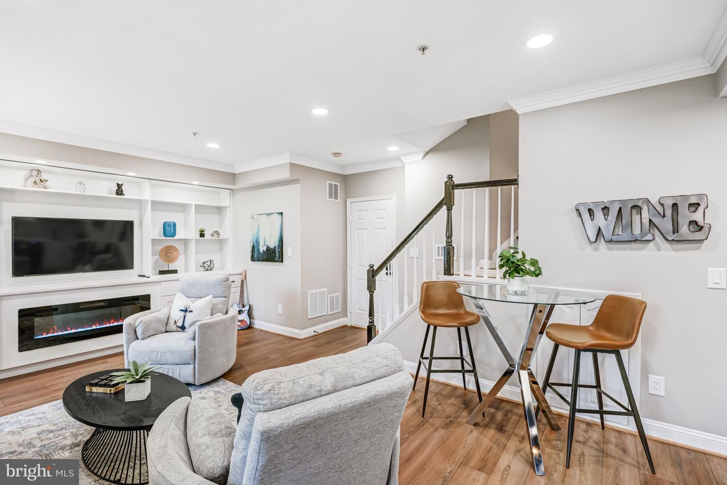 17 ALEXANDER ST, ALEXANDRIA, Virginia 22314, 3 Bedrooms Bedrooms, ,3 BathroomsBathrooms,Residential,For sale,17 ALEXANDER ST,VAAX2053368 MLS # VAAX2053368