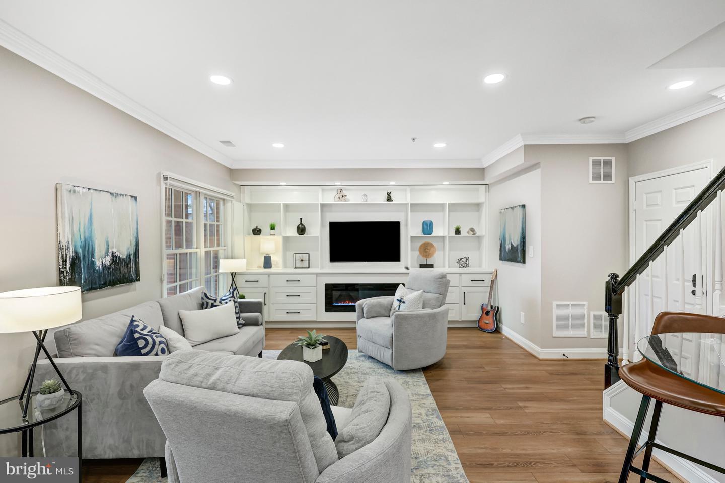 17 ALEXANDER ST, ALEXANDRIA, Virginia 22314, 3 Bedrooms Bedrooms, ,3 BathroomsBathrooms,Residential,For sale,17 ALEXANDER ST,VAAX2053368 MLS # VAAX2053368