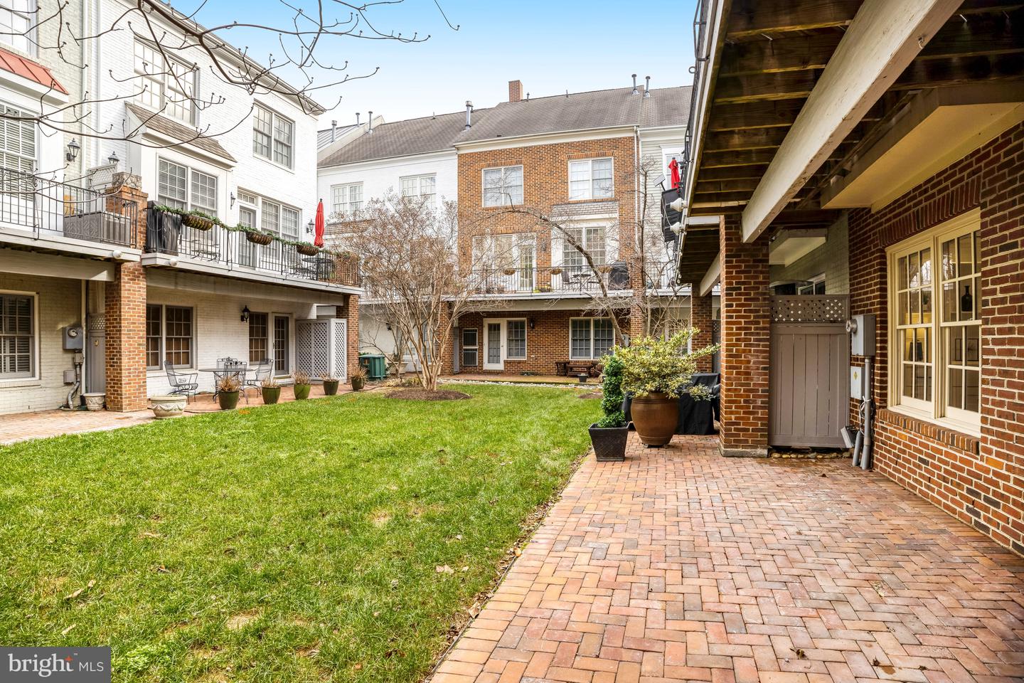 17 ALEXANDER ST, ALEXANDRIA, Virginia 22314, 3 Bedrooms Bedrooms, ,3 BathroomsBathrooms,Residential,For sale,17 ALEXANDER ST,VAAX2053368 MLS # VAAX2053368
