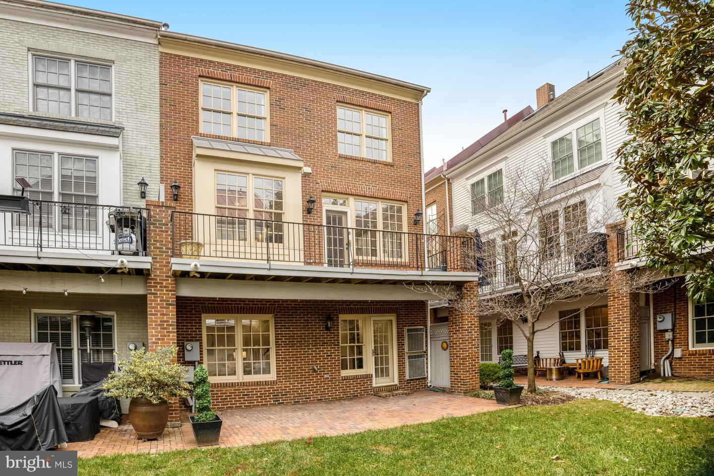17 ALEXANDER ST, ALEXANDRIA, Virginia 22314, 3 Bedrooms Bedrooms, ,3 BathroomsBathrooms,Residential,For sale,17 ALEXANDER ST,VAAX2053368 MLS # VAAX2053368
