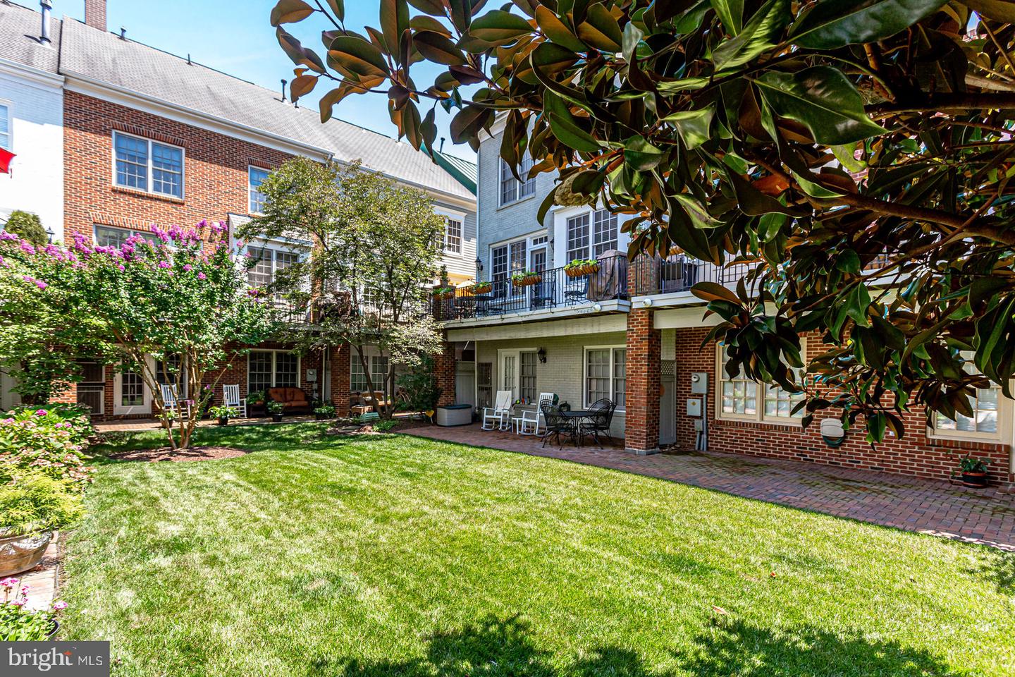 17 ALEXANDER ST, ALEXANDRIA, Virginia 22314, 3 Bedrooms Bedrooms, ,3 BathroomsBathrooms,Residential,For sale,17 ALEXANDER ST,VAAX2053368 MLS # VAAX2053368