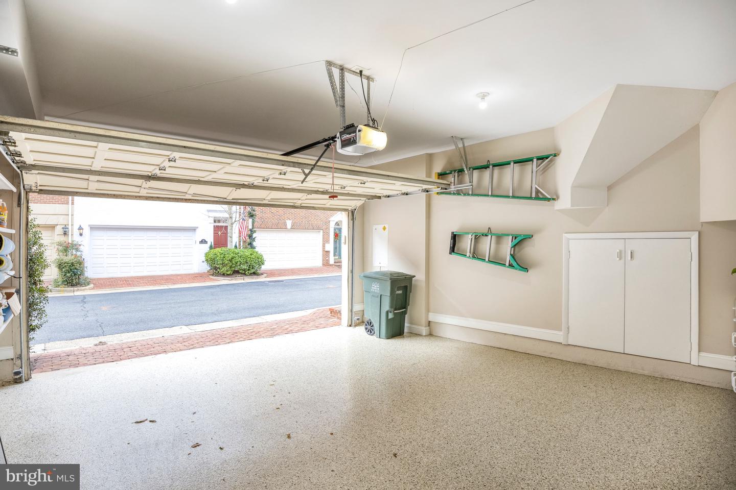 17 ALEXANDER ST, ALEXANDRIA, Virginia 22314, 3 Bedrooms Bedrooms, ,3 BathroomsBathrooms,Residential,For sale,17 ALEXANDER ST,VAAX2053368 MLS # VAAX2053368