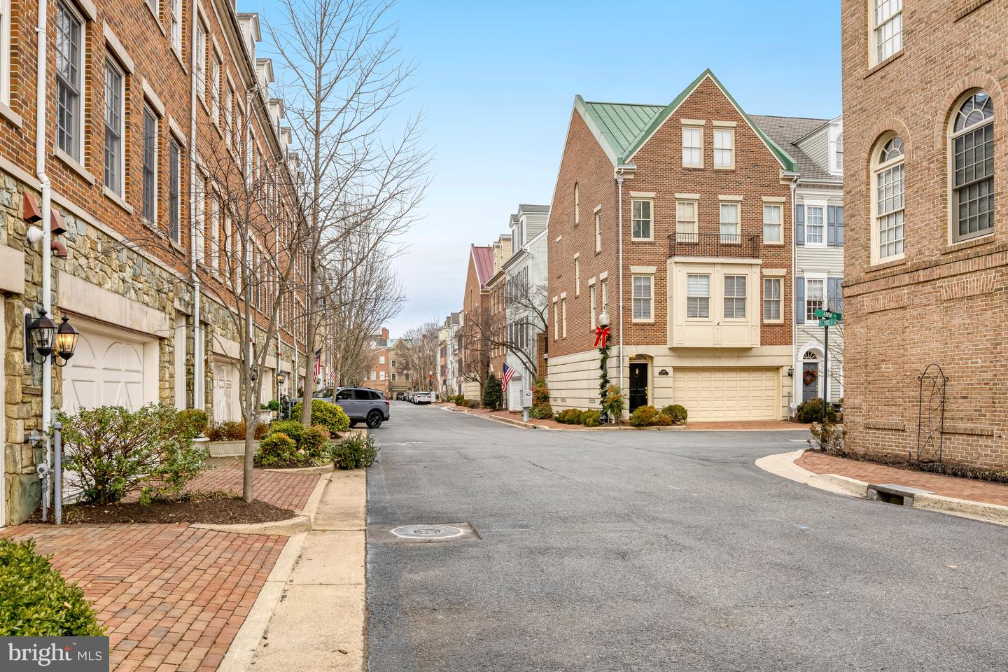 17 ALEXANDER ST, ALEXANDRIA, Virginia 22314, 3 Bedrooms Bedrooms, ,3 BathroomsBathrooms,Residential,For sale,17 ALEXANDER ST,VAAX2053368 MLS # VAAX2053368