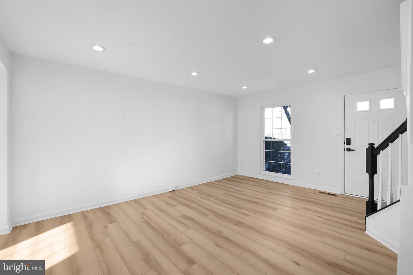 1742 TIGER LILY CIR, WOODBRIDGE, Virginia 22192, 2 Bedrooms Bedrooms, 5 Rooms Rooms,2 BathroomsBathrooms,Residential,For sale,1742 TIGER LILY CIR,VAPW2110980 MLS # VAPW2110980