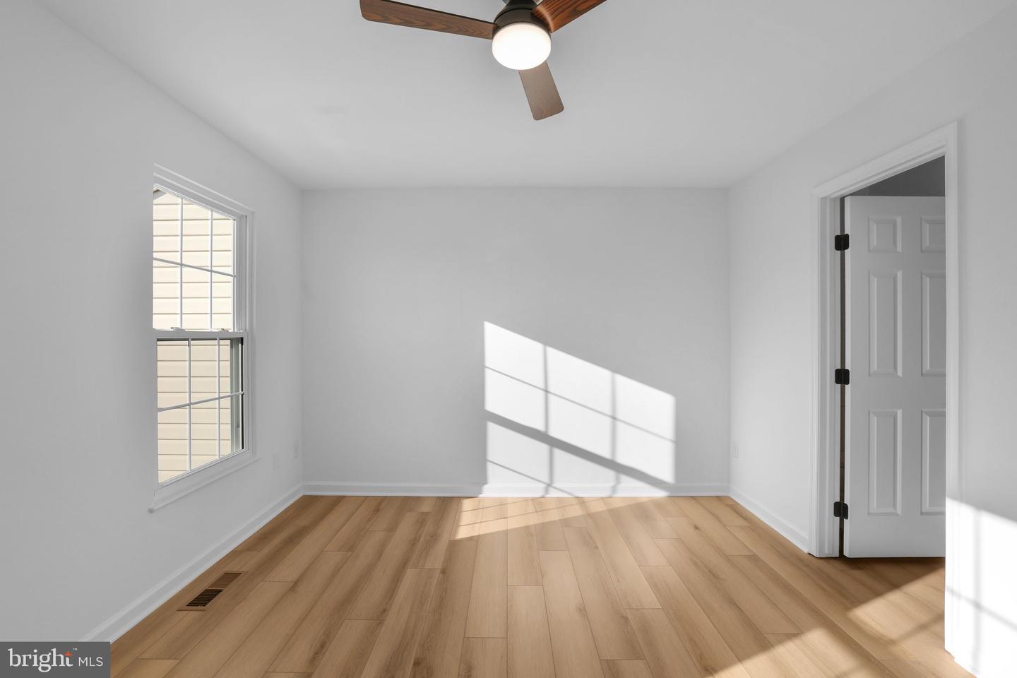 1742 TIGER LILY CIR, WOODBRIDGE, Virginia 22192, 2 Bedrooms Bedrooms, 5 Rooms Rooms,2 BathroomsBathrooms,Residential,For sale,1742 TIGER LILY CIR,VAPW2110980 MLS # VAPW2110980