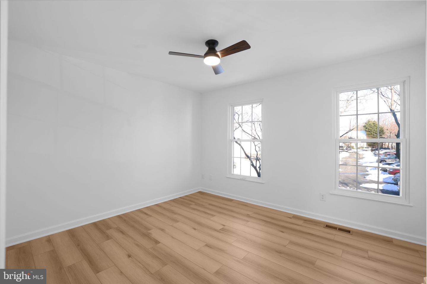 1742 TIGER LILY CIR, WOODBRIDGE, Virginia 22192, 2 Bedrooms Bedrooms, 5 Rooms Rooms,2 BathroomsBathrooms,Residential,For sale,1742 TIGER LILY CIR,VAPW2110980 MLS # VAPW2110980