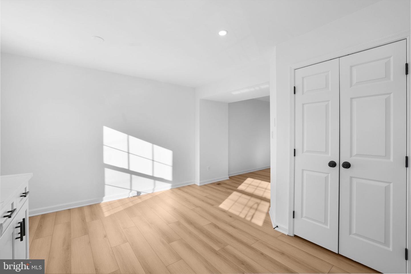 1742 TIGER LILY CIR, WOODBRIDGE, Virginia 22192, 2 Bedrooms Bedrooms, 5 Rooms Rooms,2 BathroomsBathrooms,Residential,For sale,1742 TIGER LILY CIR,VAPW2110980 MLS # VAPW2110980