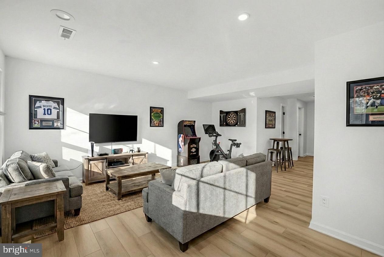 1742 TIGER LILY CIR, WOODBRIDGE, Virginia 22192, 2 Bedrooms Bedrooms, 5 Rooms Rooms,2 BathroomsBathrooms,Residential,For sale,1742 TIGER LILY CIR,VAPW2110980 MLS # VAPW2110980