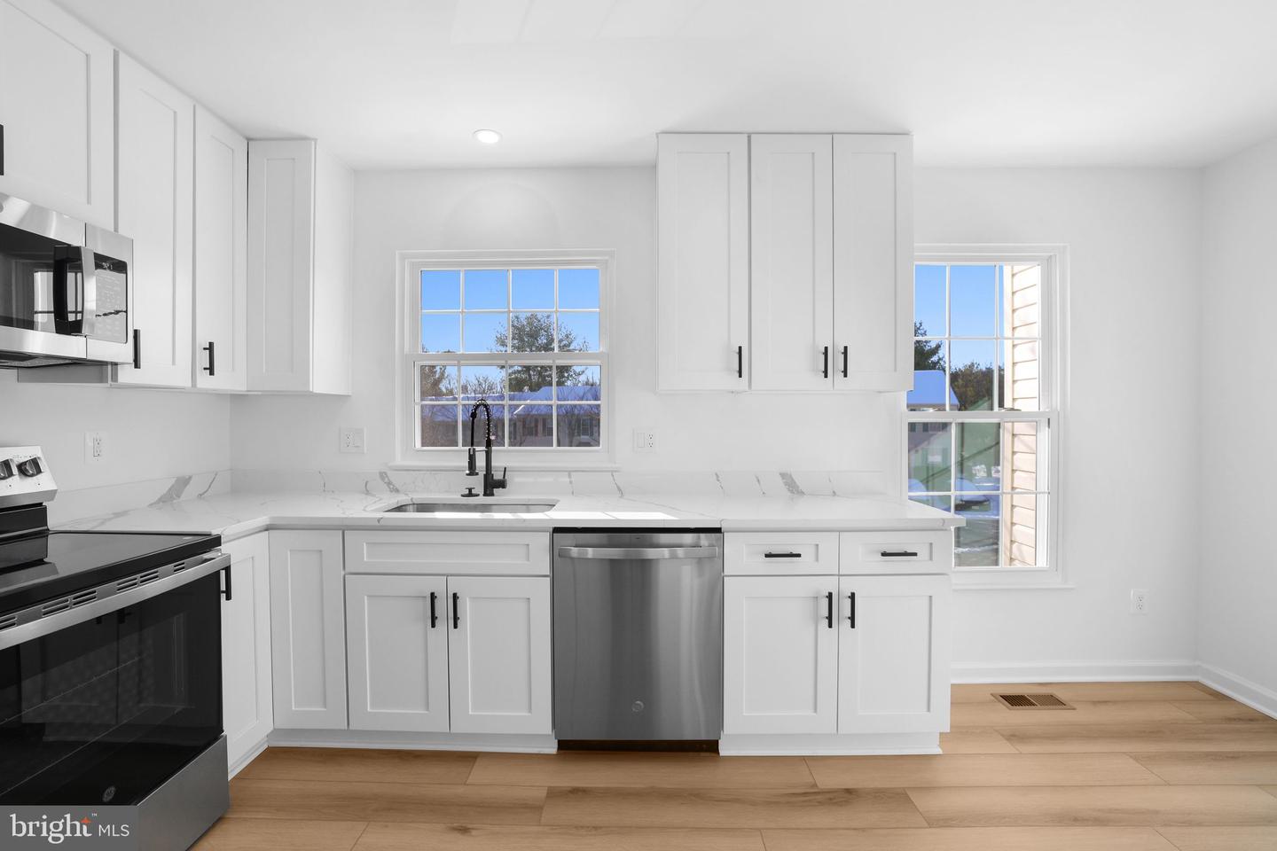 1742 TIGER LILY CIR, WOODBRIDGE, Virginia 22192, 2 Bedrooms Bedrooms, 5 Rooms Rooms,2 BathroomsBathrooms,Residential,For sale,1742 TIGER LILY CIR,VAPW2110980 MLS # VAPW2110980