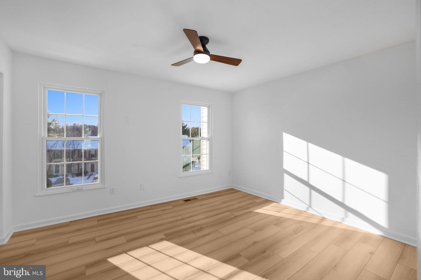 1742 TIGER LILY CIR, WOODBRIDGE, Virginia 22192, 2 Bedrooms Bedrooms, 5 Rooms Rooms,2 BathroomsBathrooms,Residential,For sale,1742 TIGER LILY CIR,VAPW2110980 MLS # VAPW2110980