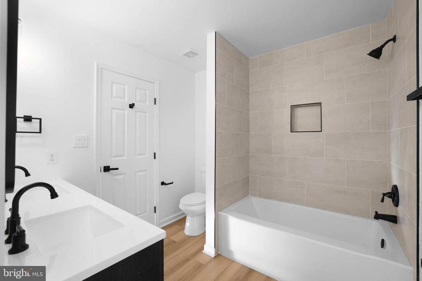 1742 TIGER LILY CIR, WOODBRIDGE, Virginia 22192, 2 Bedrooms Bedrooms, 5 Rooms Rooms,2 BathroomsBathrooms,Residential,For sale,1742 TIGER LILY CIR,VAPW2110980 MLS # VAPW2110980