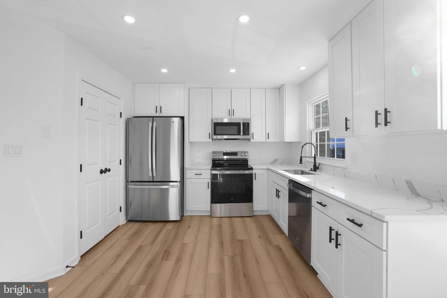 1742 TIGER LILY CIR, WOODBRIDGE, Virginia 22192, 2 Bedrooms Bedrooms, 5 Rooms Rooms,2 BathroomsBathrooms,Residential,For sale,1742 TIGER LILY CIR,VAPW2110980 MLS # VAPW2110980