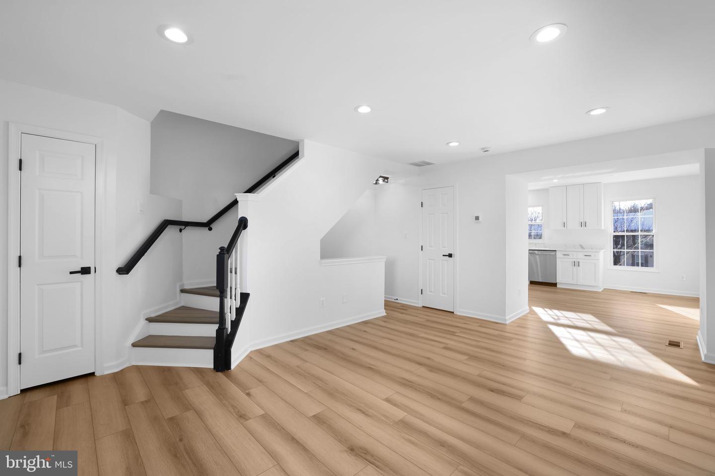 1742 TIGER LILY CIR, WOODBRIDGE, Virginia 22192, 2 Bedrooms Bedrooms, 5 Rooms Rooms,2 BathroomsBathrooms,Residential,For sale,1742 TIGER LILY CIR,VAPW2110980 MLS # VAPW2110980