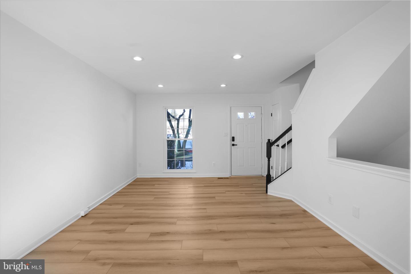 1742 TIGER LILY CIR, WOODBRIDGE, Virginia 22192, 2 Bedrooms Bedrooms, 5 Rooms Rooms,2 BathroomsBathrooms,Residential,For sale,1742 TIGER LILY CIR,VAPW2110980 MLS # VAPW2110980