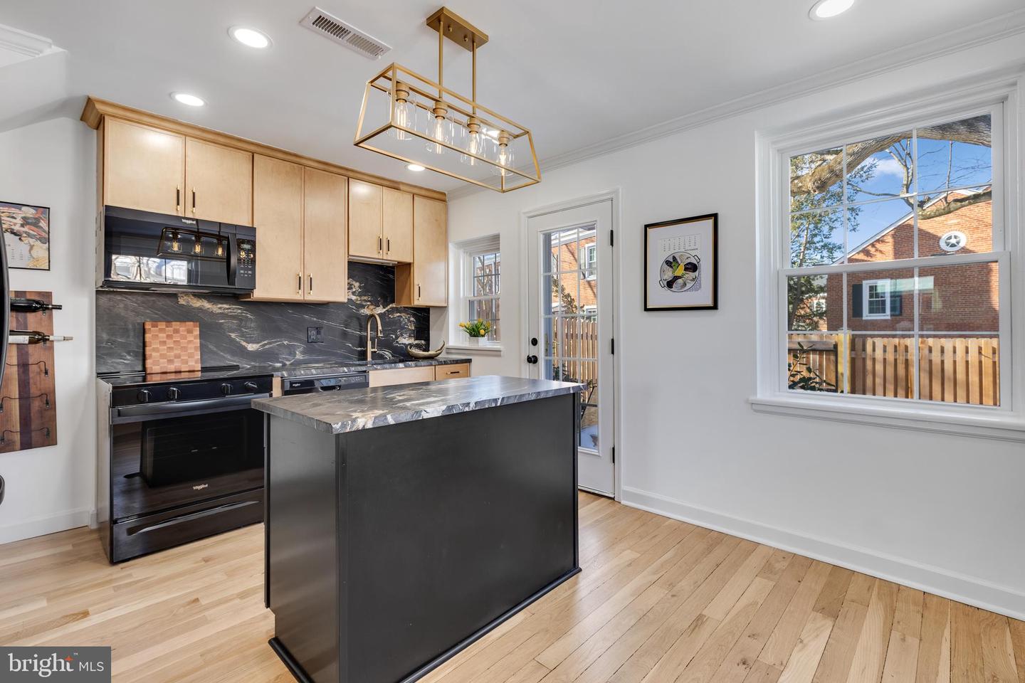 2935 S COLUMBUS ST, ARLINGTON, Virginia 22206, 3 Bedrooms Bedrooms, ,3 BathroomsBathrooms,Residential,For sale,2935 S COLUMBUS ST,VAAR2067982 MLS # VAAR2067982
