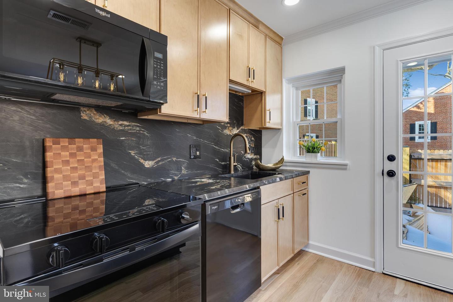 2935 S COLUMBUS ST, ARLINGTON, Virginia 22206, 3 Bedrooms Bedrooms, ,3 BathroomsBathrooms,Residential,For sale,2935 S COLUMBUS ST,VAAR2067982 MLS # VAAR2067982