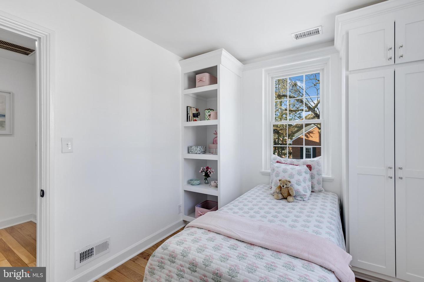 2935 S COLUMBUS ST, ARLINGTON, Virginia 22206, 3 Bedrooms Bedrooms, ,3 BathroomsBathrooms,Residential,For sale,2935 S COLUMBUS ST,VAAR2067982 MLS # VAAR2067982