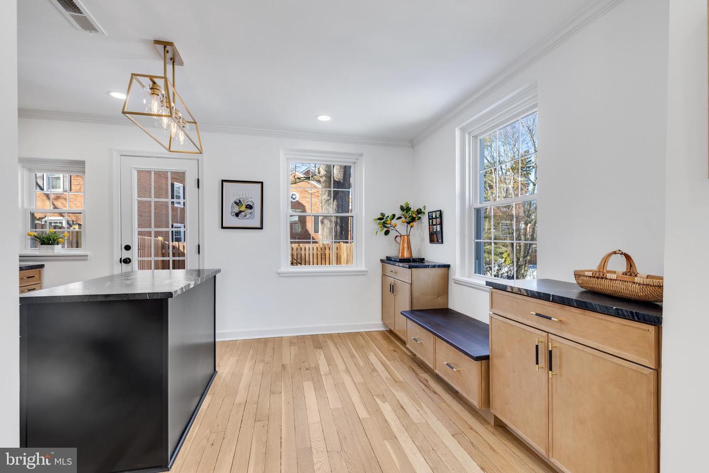 2935 S COLUMBUS ST, ARLINGTON, Virginia 22206, 3 Bedrooms Bedrooms, ,3 BathroomsBathrooms,Residential,For sale,2935 S COLUMBUS ST,VAAR2067982 MLS # VAAR2067982