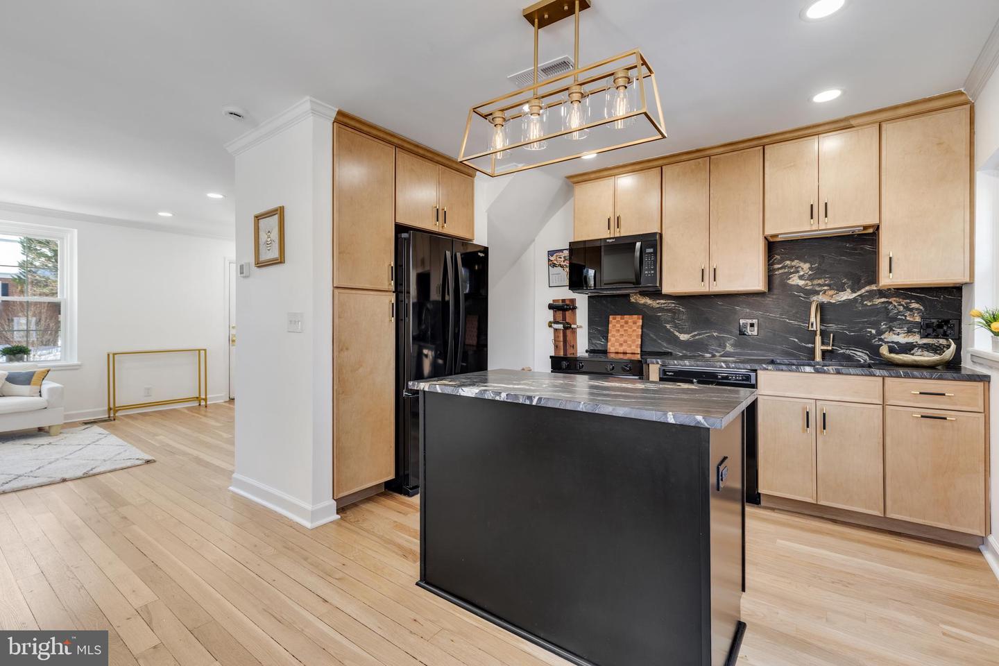 2935 S COLUMBUS ST, ARLINGTON, Virginia 22206, 3 Bedrooms Bedrooms, ,3 BathroomsBathrooms,Residential,For sale,2935 S COLUMBUS ST,VAAR2067982 MLS # VAAR2067982
