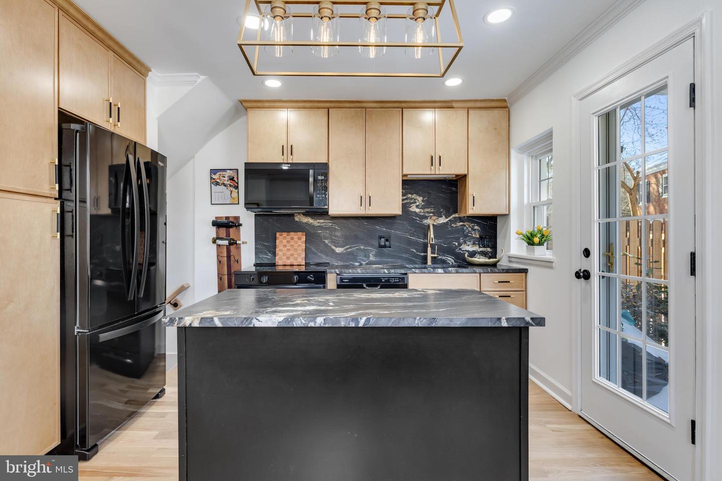 2935 S COLUMBUS ST, ARLINGTON, Virginia 22206, 3 Bedrooms Bedrooms, ,3 BathroomsBathrooms,Residential,For sale,2935 S COLUMBUS ST,VAAR2067982 MLS # VAAR2067982