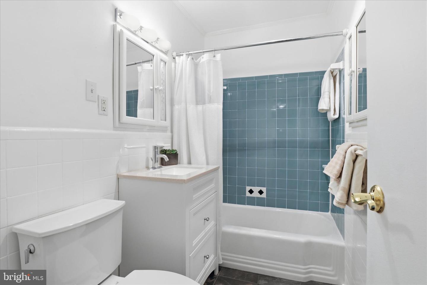 200 N MAPLE AVE #212, FALLS CHURCH, Virginia 22046, 2 Bedrooms Bedrooms, ,1 BathroomBathrooms,Residential,For sale,200 N MAPLE AVE #212,VAFA2003530 MLS # VAFA2003530