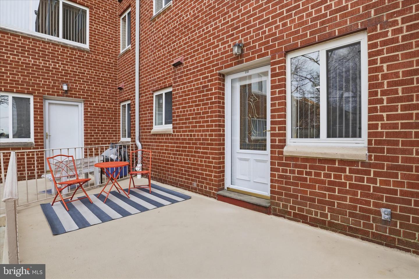 200 N MAPLE AVE #212, FALLS CHURCH, Virginia 22046, 2 Bedrooms Bedrooms, ,1 BathroomBathrooms,Residential,For sale,200 N MAPLE AVE #212,VAFA2003530 MLS # VAFA2003530