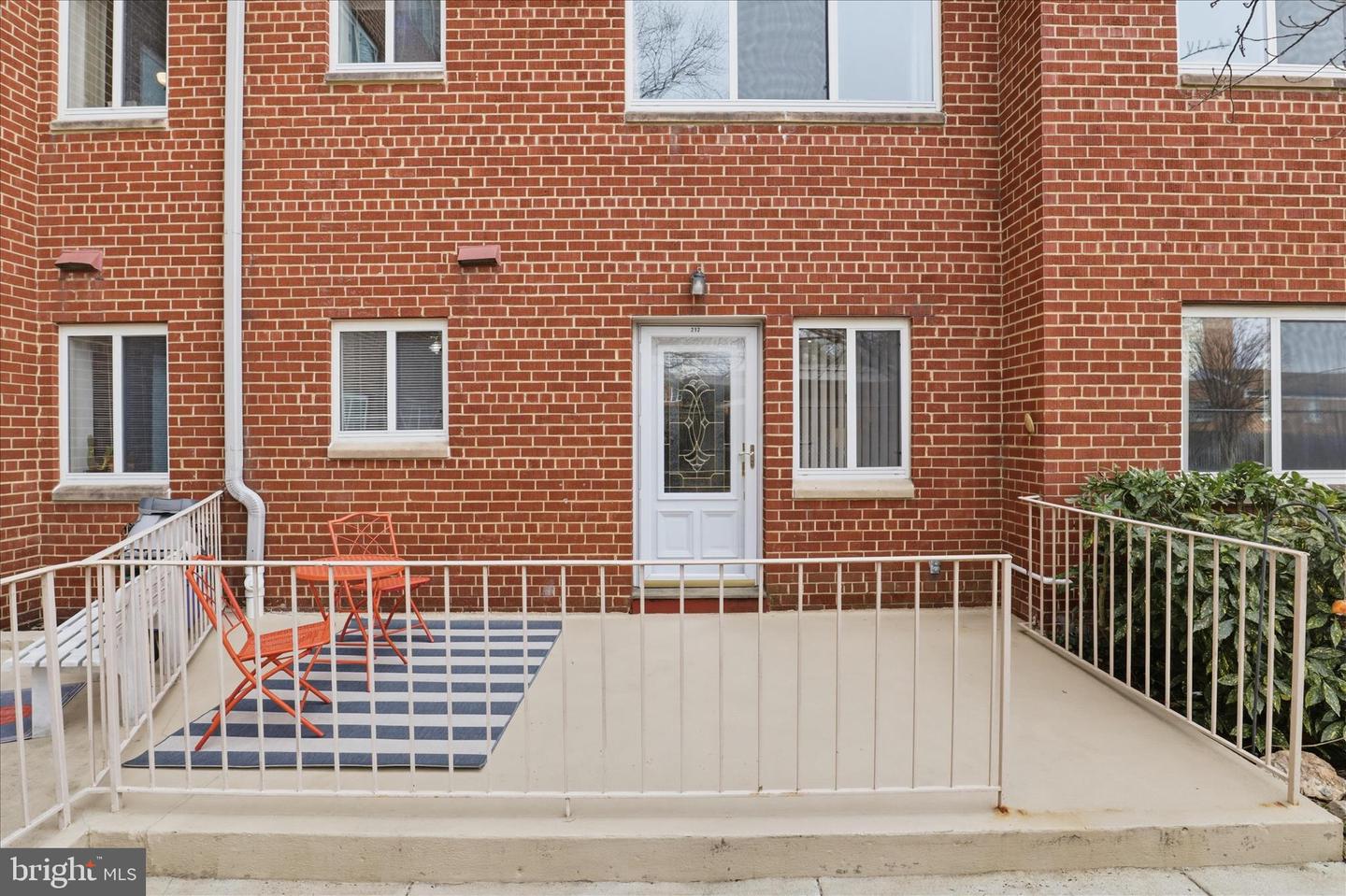 200 N MAPLE AVE #212, FALLS CHURCH, Virginia 22046, 2 Bedrooms Bedrooms, ,1 BathroomBathrooms,Residential,For sale,200 N MAPLE AVE #212,VAFA2003530 MLS # VAFA2003530