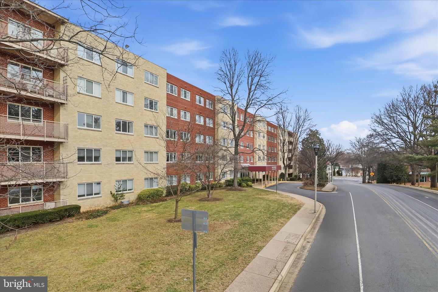 200 N MAPLE AVE #212, FALLS CHURCH, Virginia 22046, 2 Bedrooms Bedrooms, ,1 BathroomBathrooms,Residential,For sale,200 N MAPLE AVE #212,VAFA2003530 MLS # VAFA2003530