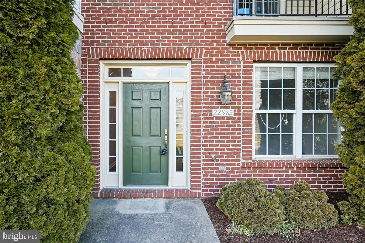 22982 FOX FIRE TER, BRAMBLETON, Virginia 20148, 3 Bedrooms Bedrooms, ,2 BathroomsBathrooms,Residential,For sale,22982 FOX FIRE TER,VALO2114402 MLS # VALO2114402