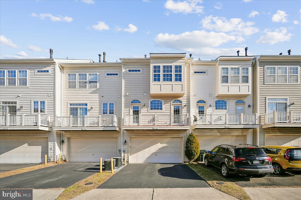 22982 FOX FIRE TER, BRAMBLETON, Virginia 20148, 3 Bedrooms Bedrooms, ,2 BathroomsBathrooms,Residential,For sale,22982 FOX FIRE TER,VALO2114402 MLS # VALO2114402