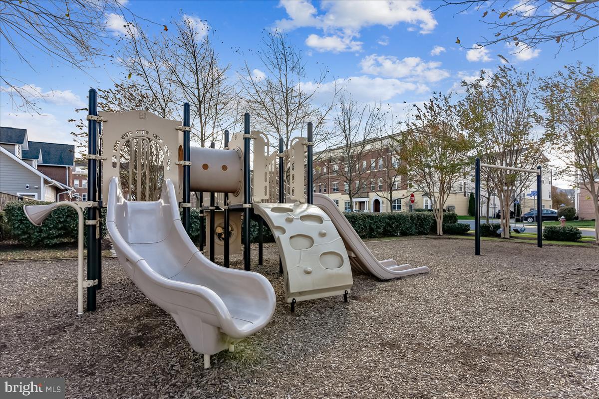 22982 FOX FIRE TER, BRAMBLETON, Virginia 20148, 3 Bedrooms Bedrooms, ,2 BathroomsBathrooms,Residential,For sale,22982 FOX FIRE TER,VALO2114402 MLS # VALO2114402