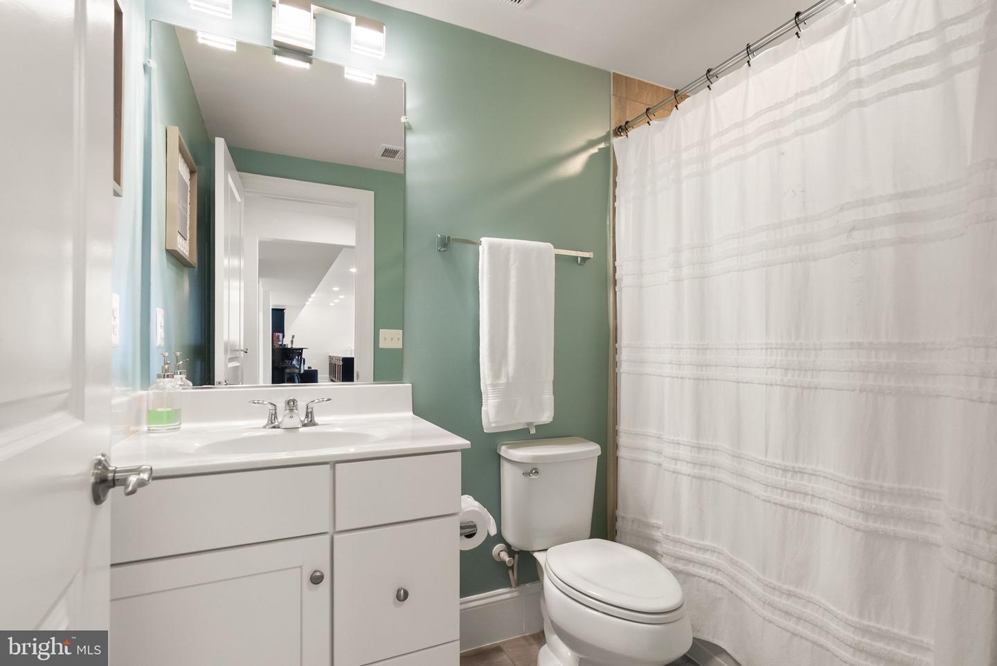 40779 YARROW GROVE PL, ALDIE, Virginia 20105, 5 Bedrooms Bedrooms, ,4 BathroomsBathrooms,Residential,For sale,40779 YARROW GROVE PL,VALO2114404 MLS # VALO2114404