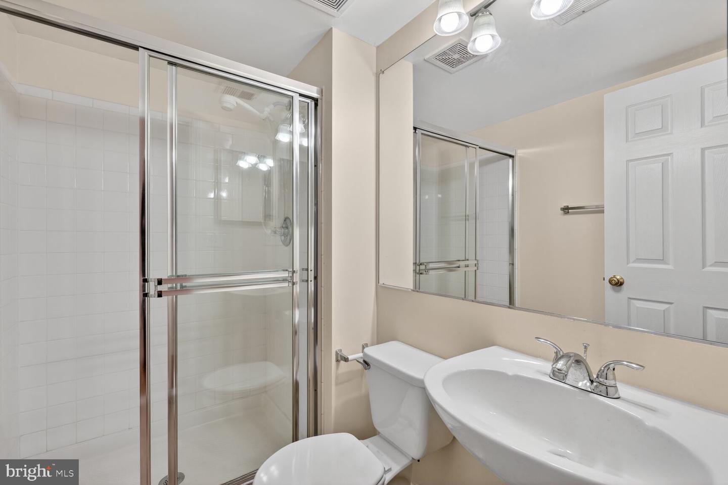 6635 CREEK POINT WAY, ALEXANDRIA, Virginia 22315, 3 Bedrooms Bedrooms, ,3 BathroomsBathrooms,Residential,For sale,6635 CREEK POINT WAY,VAFX2287026 MLS # VAFX2287026